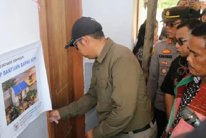 Bupati Taput Serahkan 6 Rumah Bantuan KDM, Warga Desa Terpencil Kini Miliki Hunian Layak