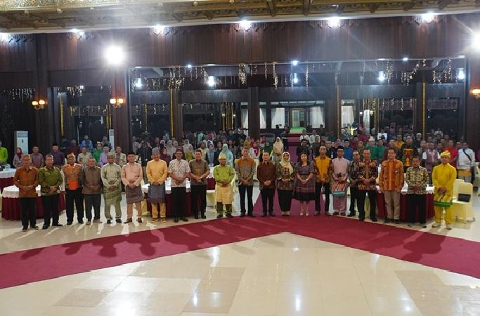 Kajati Kalbar Terima PKBM Award 2026, Resmi Jadi Bapak Asuh PKBM