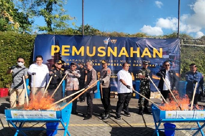 Rokok Tanpa Cukai Dominasi Pemusnahan Barang Ilegal Bea Cukai Bali